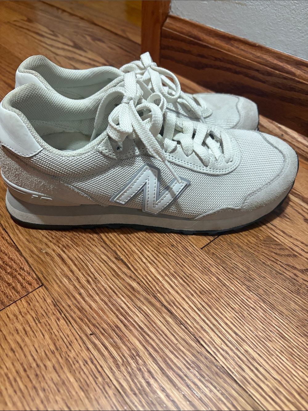 New Balance women’s White Low-Top Mesh Sneakers